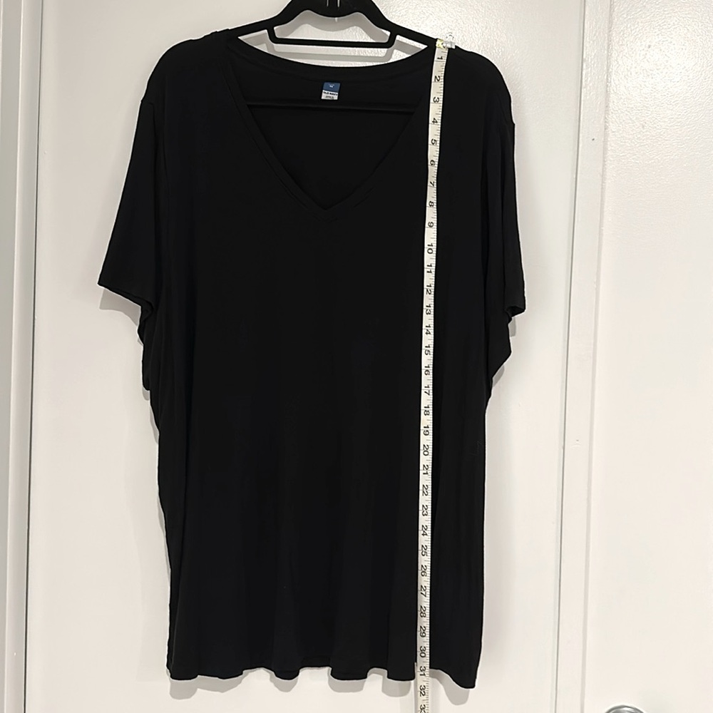 Old Navy, Women’s Black 4X Plus Luxe V-Neck T-Shirt, short sleeves - Picture 4 of 6